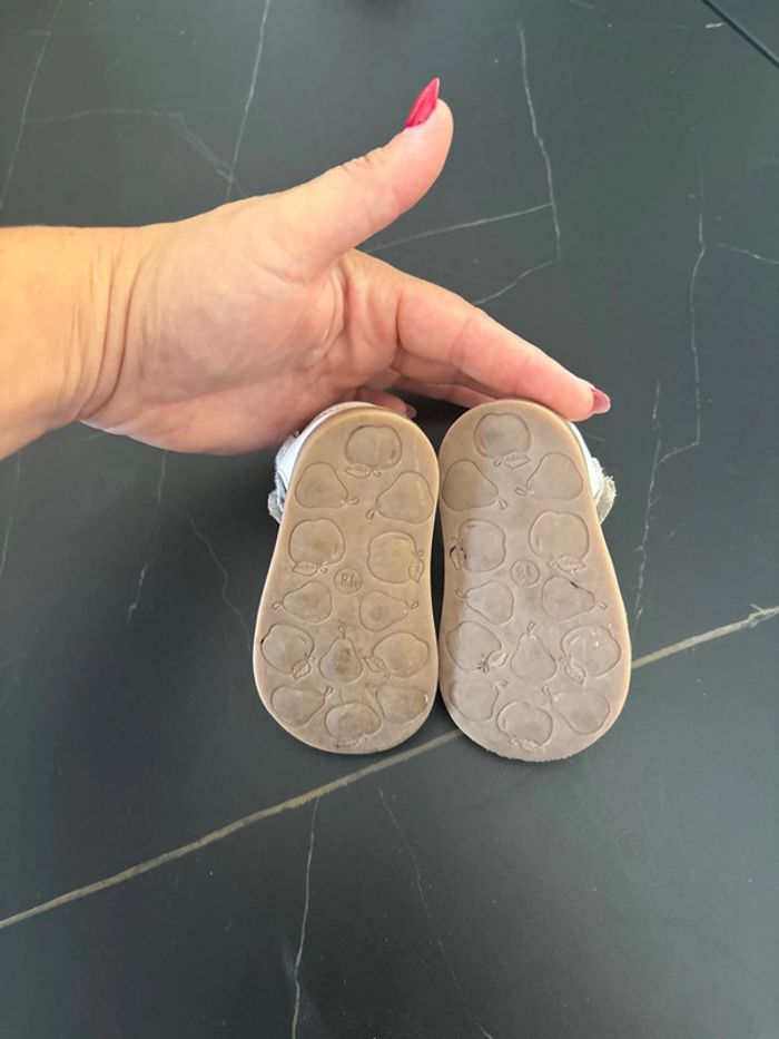Chaussure fille blanche taille 18 - photo numéro 2