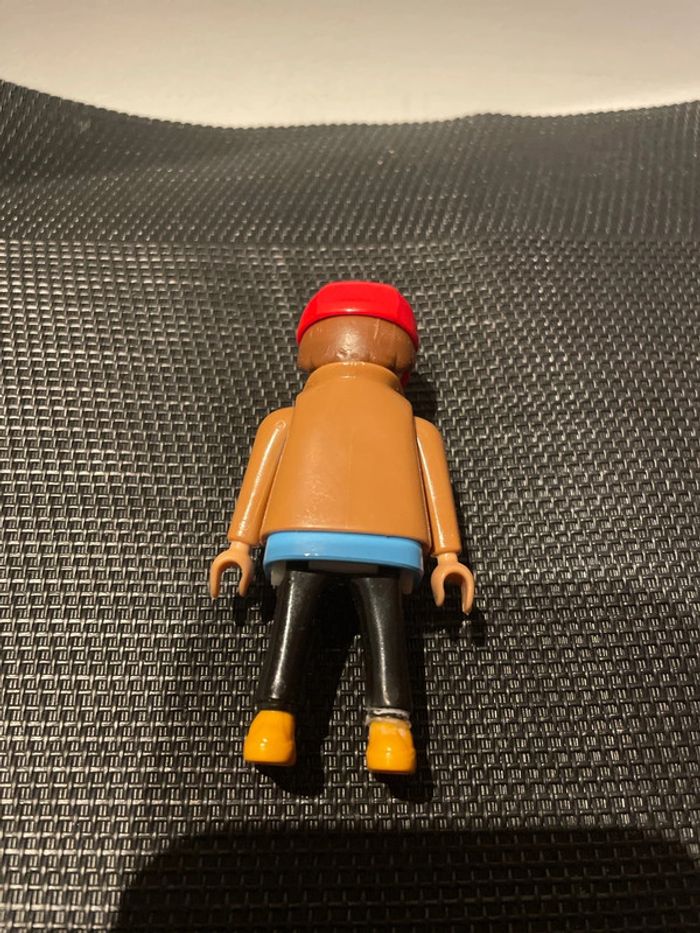 Playmobil figurine homme avec casquette rouge  pièces détachées - photo numéro 3