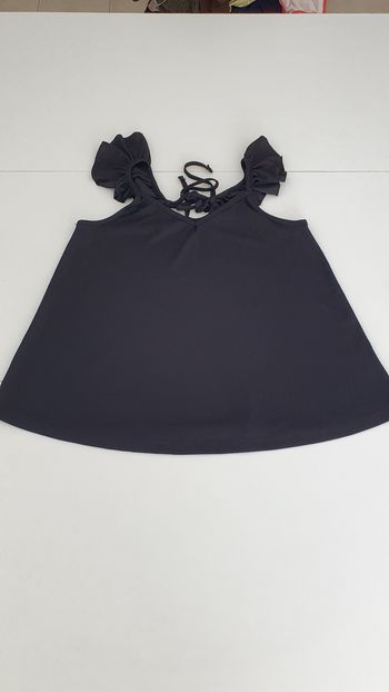 Haut neuf noir en 34