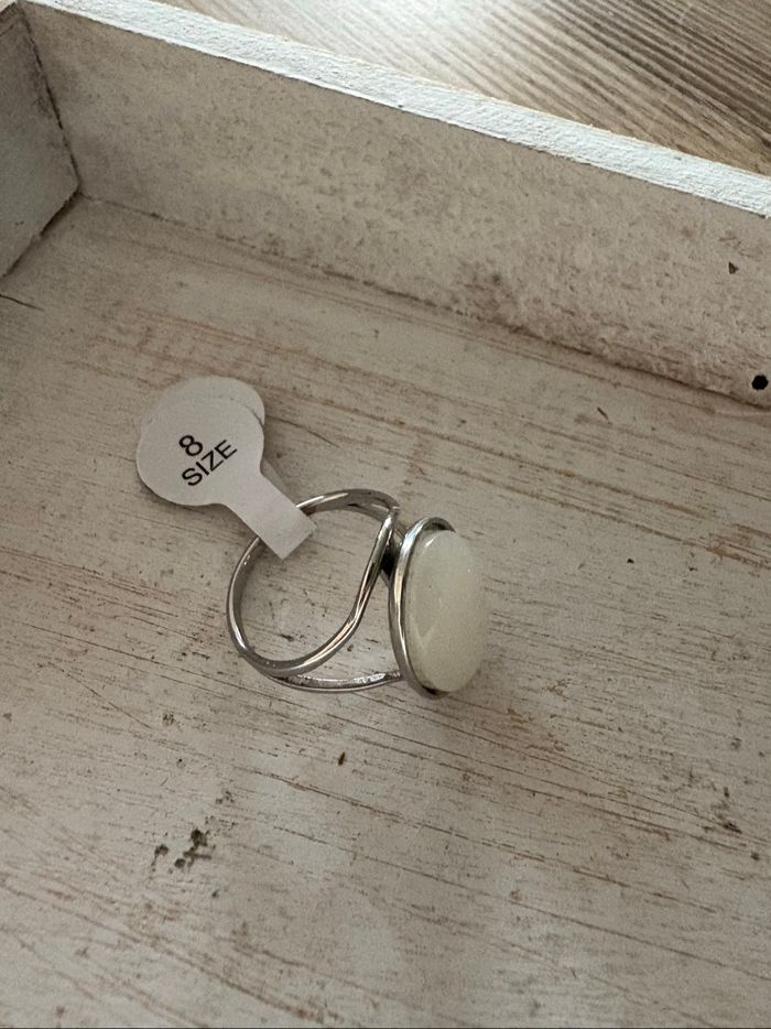 Bague argentée et blanche T 8 - photo numéro 5