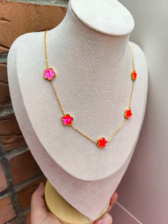 Collier doré avec trèfles roses fushia nacrés - photo numéro 3