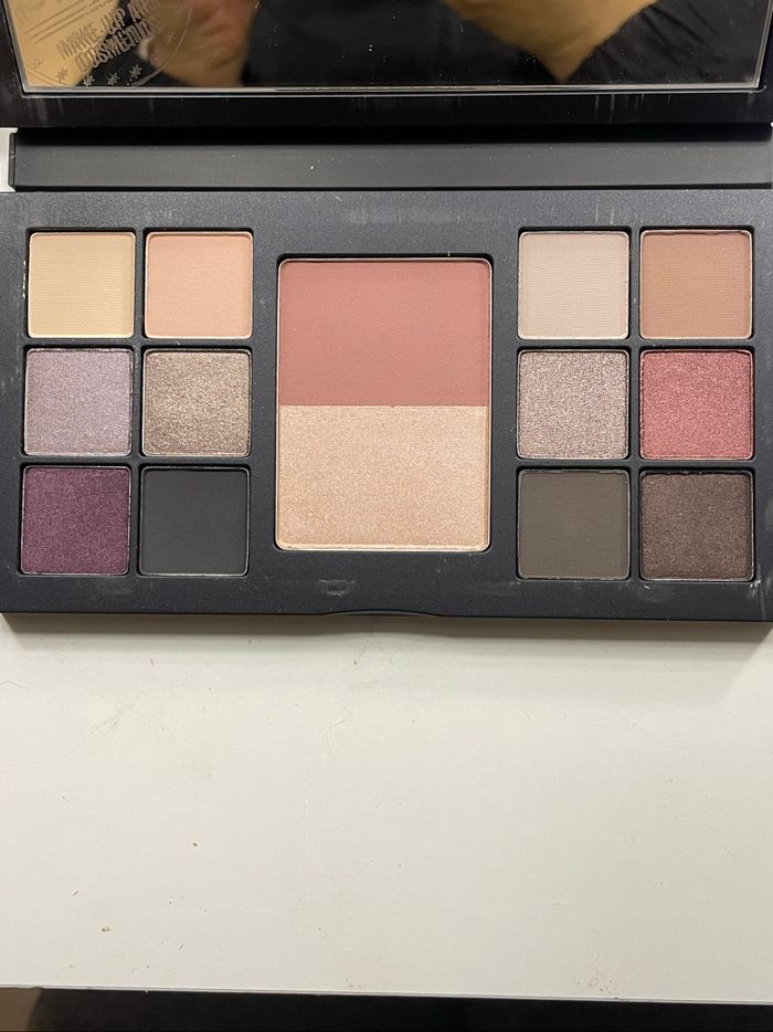 MAC Travel Exclusive Priority eye and face palette - photo numéro 3