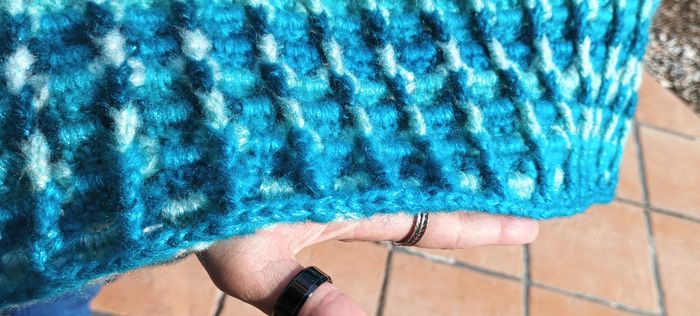 Châle "BLUE LINES" fait main au crochet - photo numéro 7