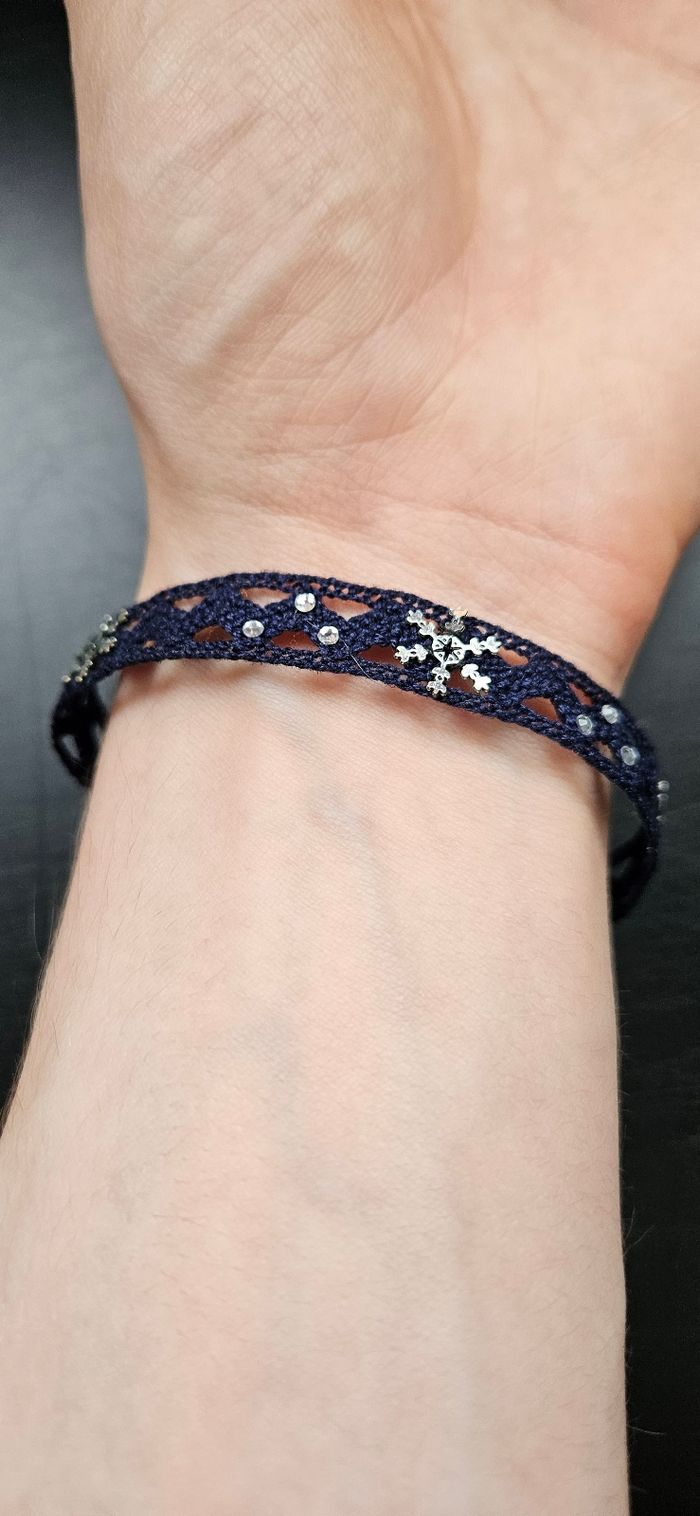 Bracelet dentelle bleu marine avec perles et motif étoile – bijou fantaisie
