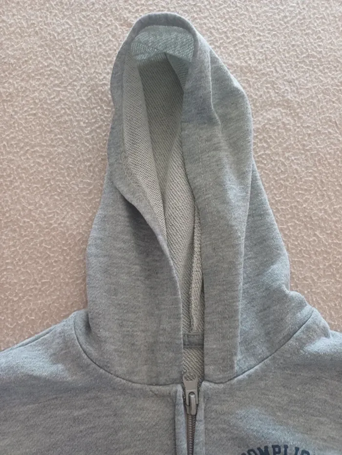 Superbe veste à capuche 4 ans garçon - photo numéro 4