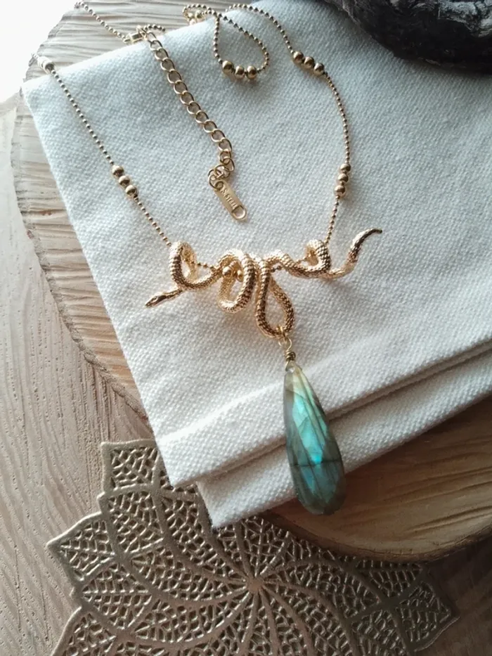 Collier pendentif serpent et pierre naturelle de labradorite - photo numéro 2