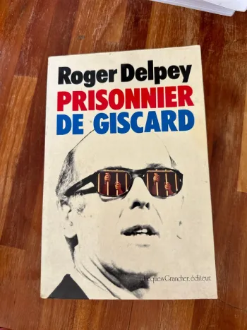 Livre Roger delpey prisonnier de Giscard