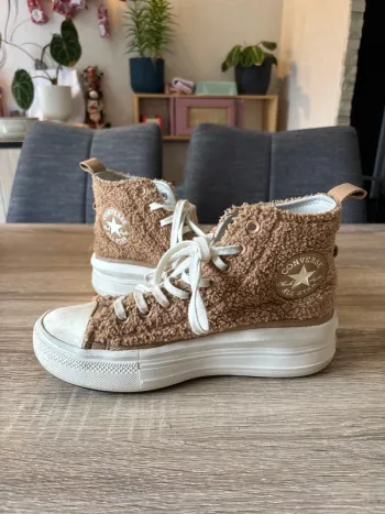 Converse moumoute camel