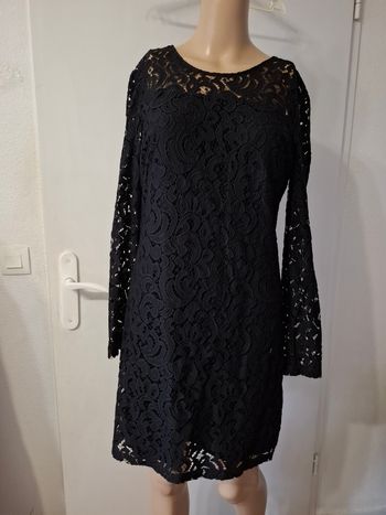 Robe noir taille 38 en très bon état 