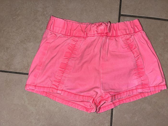 Short fille