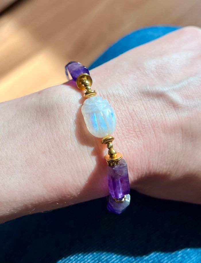 Bracelet amulette scarabée Pierre de Lune et Améthyste
