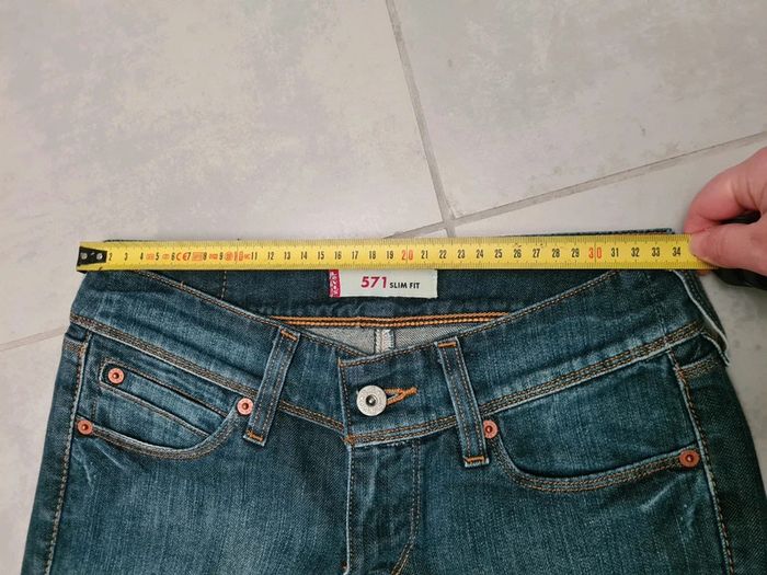 Jean 571 levi's w28 L32 en excellent état - photo numéro 12