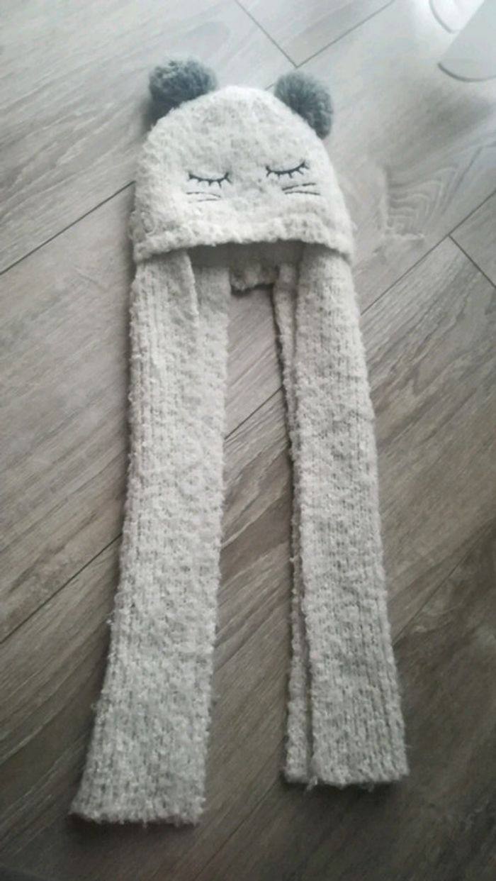 Bonnet avec écharpe intégrée - photo numéro 2