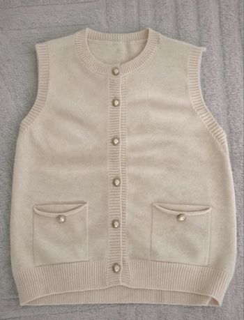 Gilet sans manches beige écru maille douce boutons dorés poches - style chic minimaliste