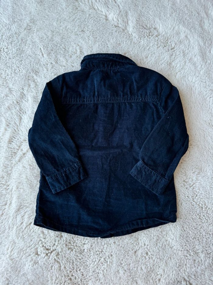 Lot 9 vêtements - 9 mois bébé garçon - pulls- jeans-tee shirts - chemise - très bon état - photo numéro 14