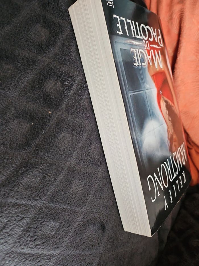Livre broché kelley Armstrong magie de pacotille - photo numéro 5