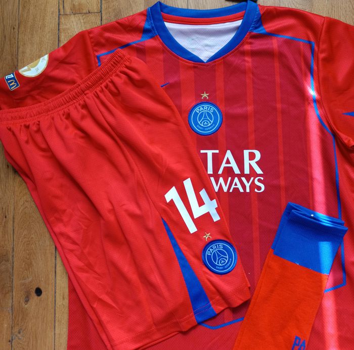 Maillot PSG football taille 12 ans modèle D.Doué rouge 2026 - photo numéro 2