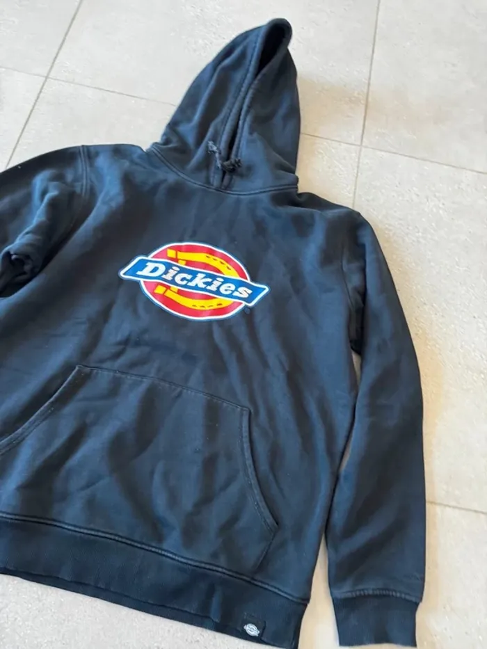 Sweat à capuche Dickies, taille L, bon état mais le logo se craquele - photo numéro 2