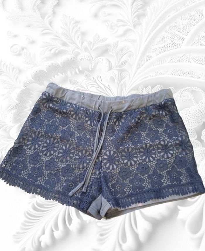 Short en dentelle bleu taille L