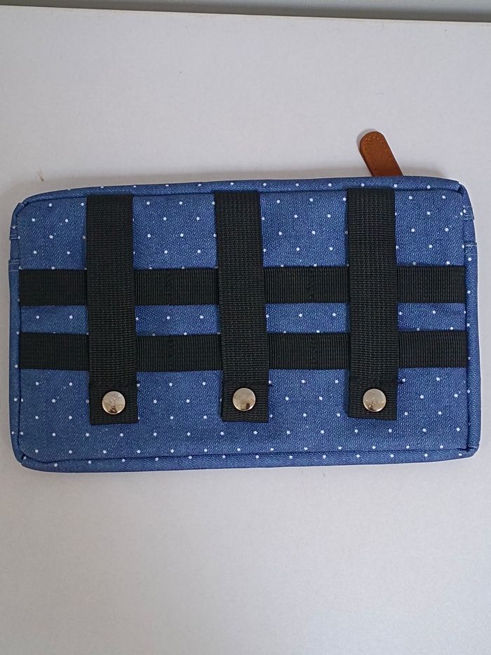 Pochette zippée cabaïa 25x15 cm vous pouvez l'accrocher à la ceinture 
 neuve jamais utilisée envoi rapide - photo numéro 2