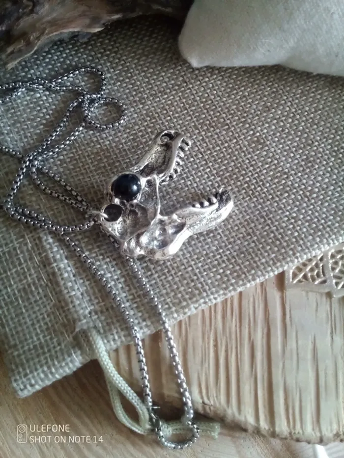 Collier tête de dinosaure avec pierre obsidienne - photo numéro 2