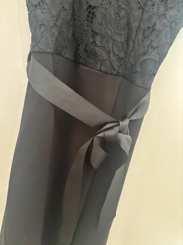 Robe cintrée mi longue en dentelle ( portée 1 fois ) - photo numéro 3