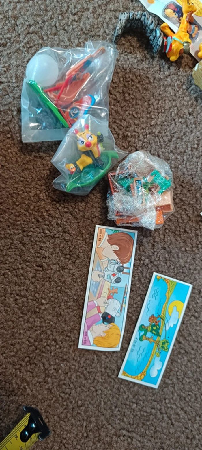 Gros lot kinder et notice mode d'emploi ferrero - photo numéro 2