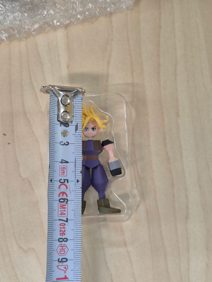 Figurine polygones Final Fantasy VII : Cloud Strife - photo numéro 5