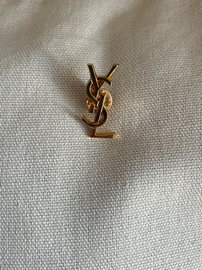 Broche pin’s Yves Saint Laurent - photo numéro 3