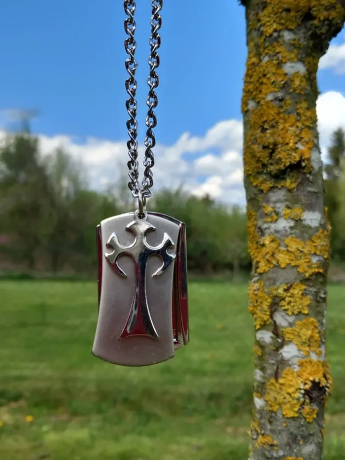 Pense chic religieux en forme de plaque ouvrante avec une croix dessus - photo numéro 3