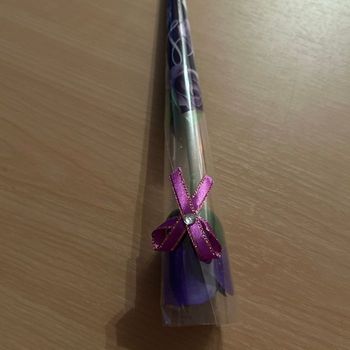 1 rose de savon violette neuve