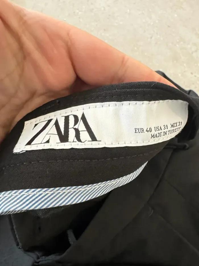 Pantalon noir Zara, très bon état, taille 40 40x105cm - photo numéro 2