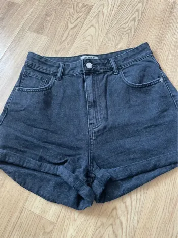 Short noir