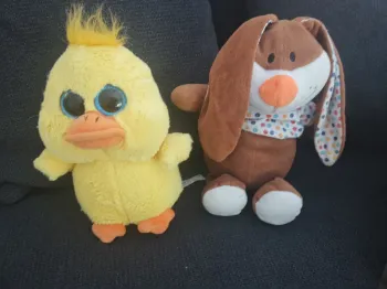 Lot de 2 peluches lapin et canard