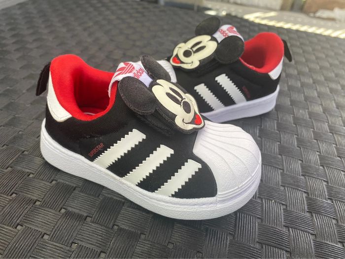 Basket adidas taille 20 - photo numéro 2
