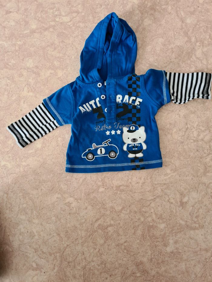 Tee shirt avce capuche