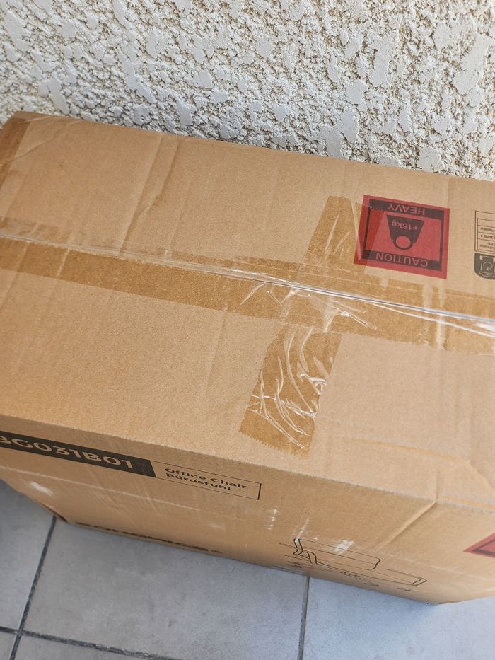 Chaise de bureau ergonomique Songmics neuve dans son carton - photo numéro 3