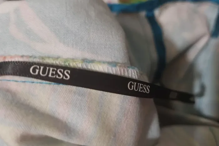 Belle jupe crayon Guess Tropical avec ceinture integrée S - photo numéro 5