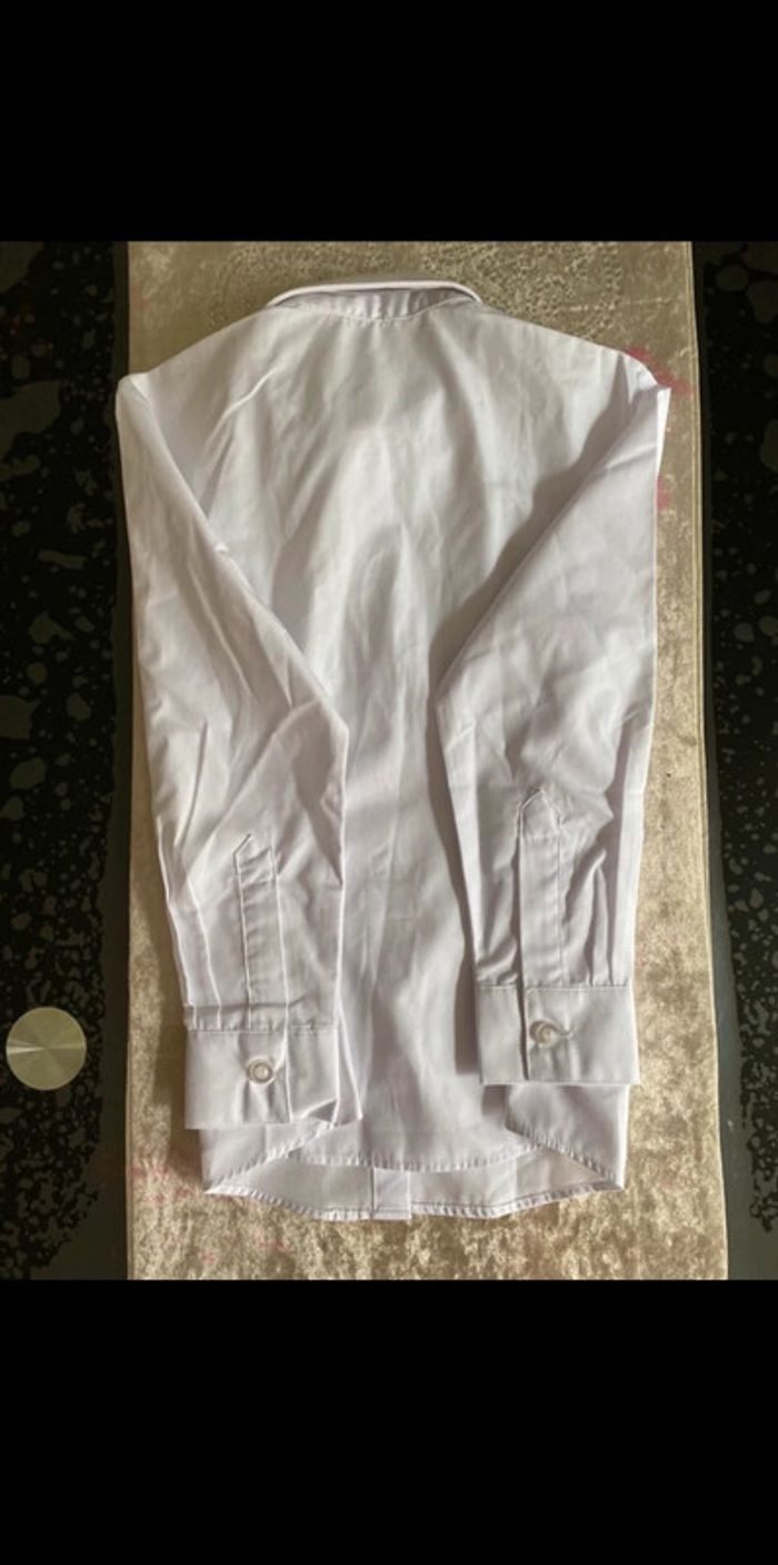 Chemise taille 5/6 ans neuve - photo numéro 3