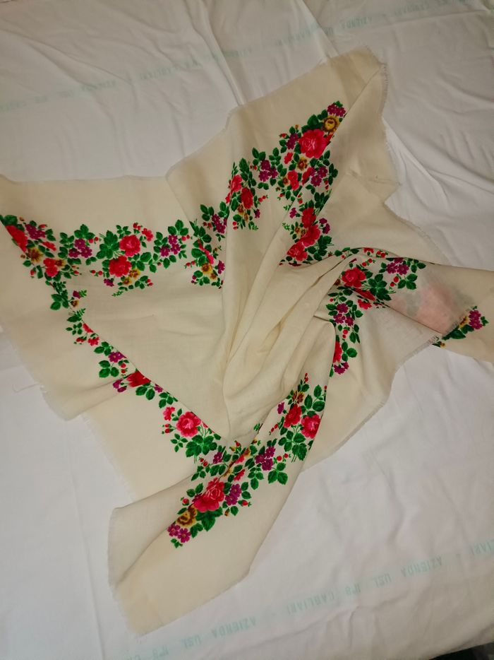 Grand carré,pure laine, vintage URSS - photo numéro 8