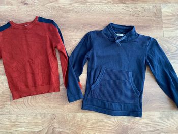 Deux pulls 5 ans bon état