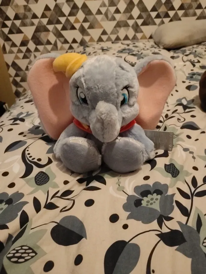 Big feet Dumbo