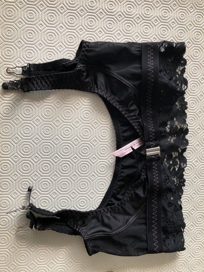 Porte jarretelles - photo numéro 2