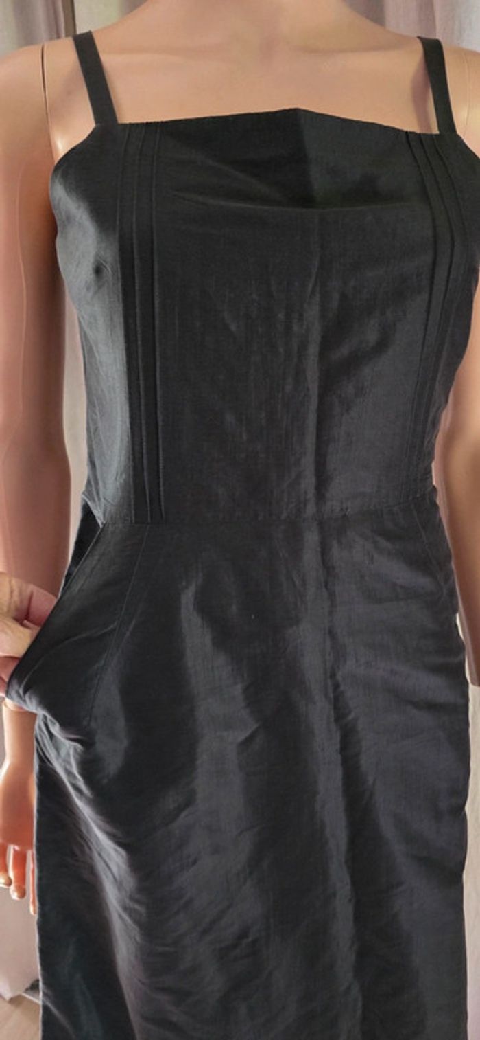 Petite robe noire avec poche marque Caroll 25%soie - photo numéro 4