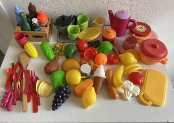 gros lot de fruits légumes vaisselle