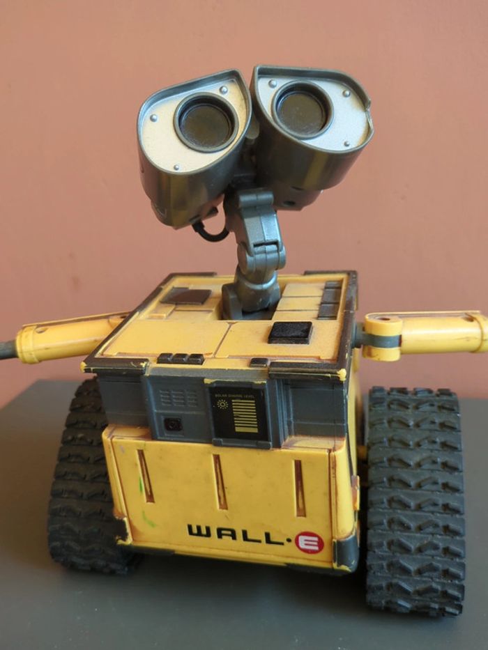 figurine wall e télécommande