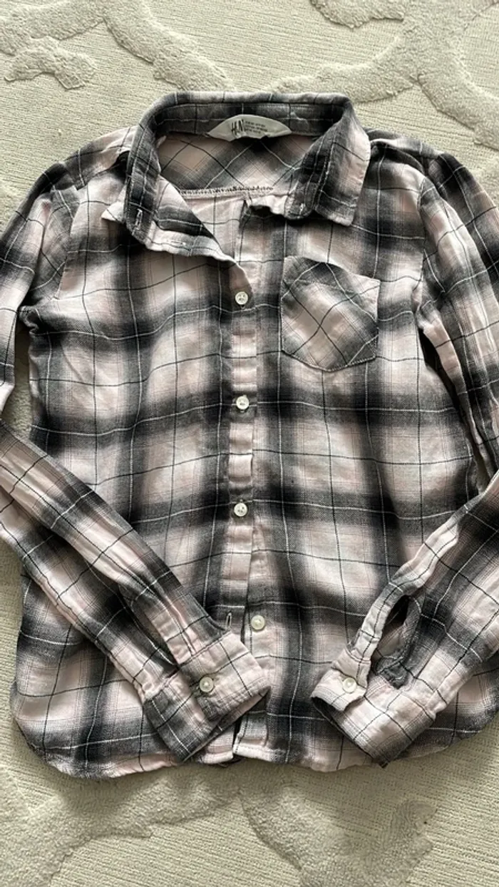 Chemise à carreaux H&M – Fille 9-10 ans – Tendance casual - photo numéro 3