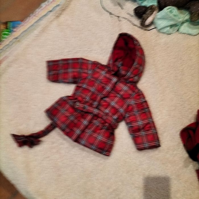 Veste rouge 6-9mois Benetton