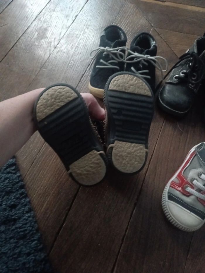 Lot de chaussures taille 20. - photo numéro 5