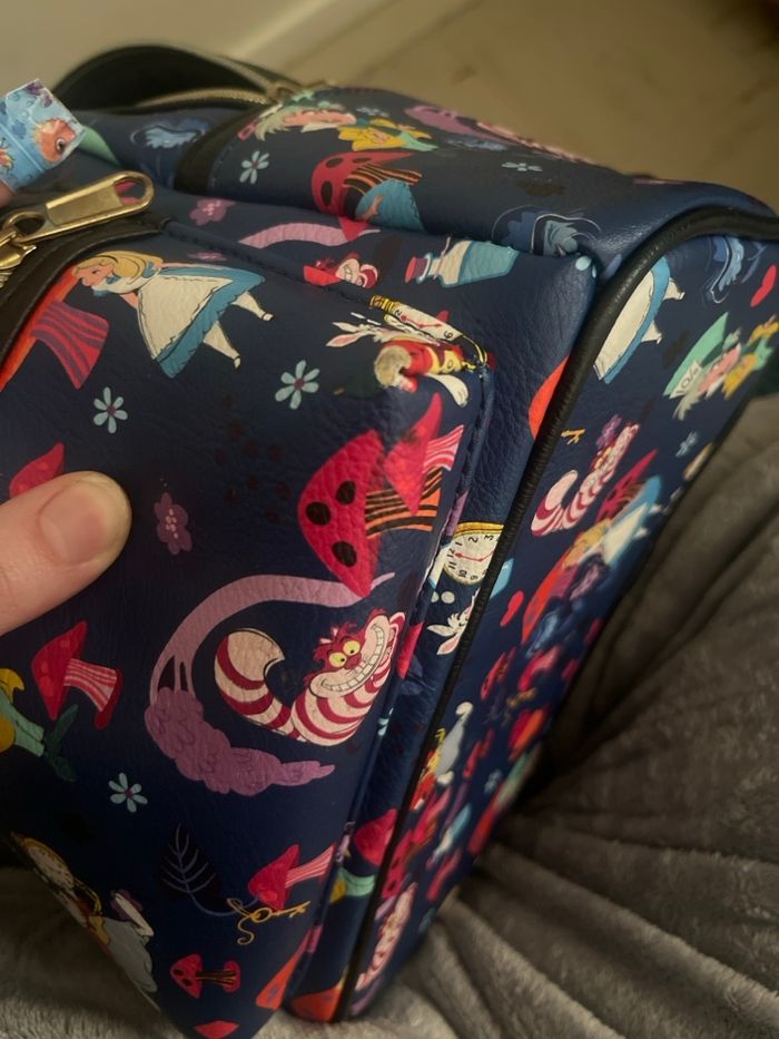 Mini sac à dos Loungefly Disney – Alice au Pays des Merveilles